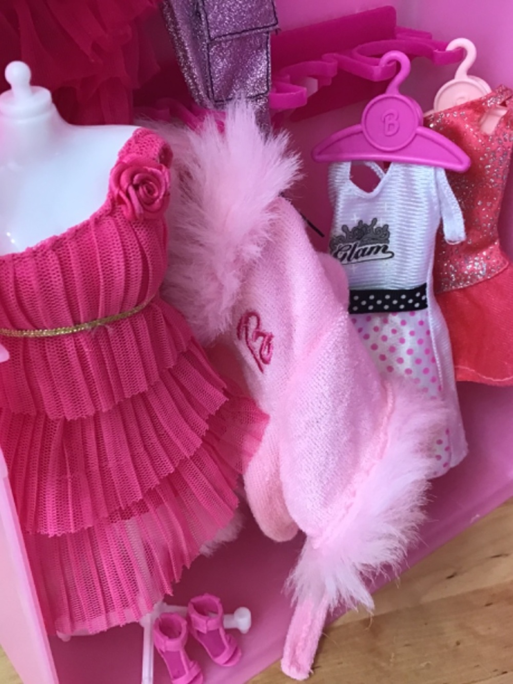 Barbie Doll and Wardrobe - Picture 9 of 16